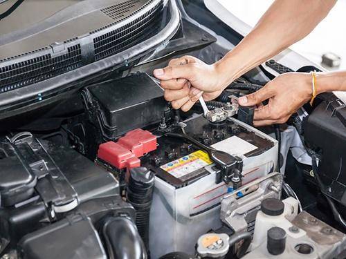 how much does a car battery weigh