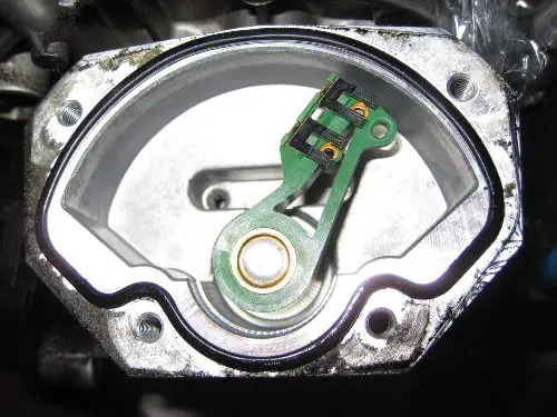 Faulty throttle position sensor can cause the shake when turning on the AC